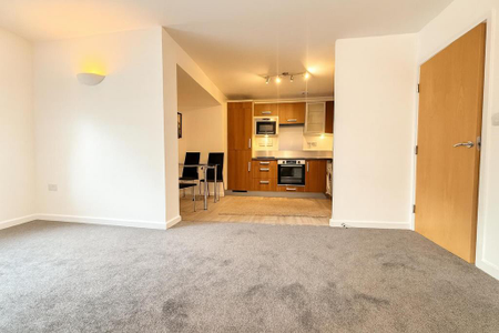 2 bedroom flat to rent - Photo 2