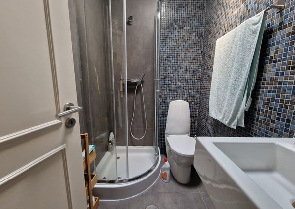 Apartamento T3 Renovado na Praia da Barra - 2ª Linha do Mar.