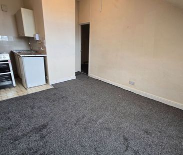 Flat 5, 26 Ramshill Road, Scarborough - Photo 3