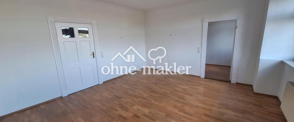 Großzügige, helle 5-Zimmer-Dachgeschosswohnung im Altbau – ruhige Lage mit Weitblick in Ammendorf - Foto 1