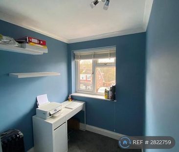 3 bedroom semi-detached house to rent - Photo 3