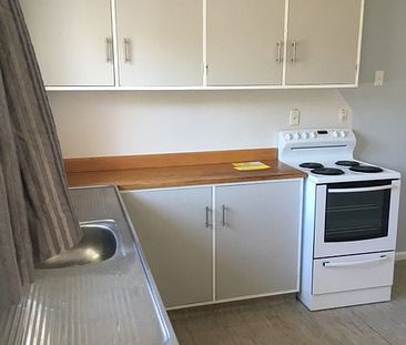Large 2-bed unit in great location - Photo 2