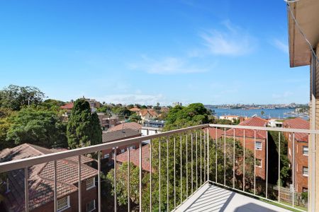 Sunny Renovated Apartment with Iconic Sydney Harbour Views - Photo 5