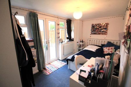 4 bedroom detached house to rent - Photo 2