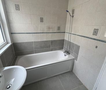 2 Bed Flat, High Street North, E12 - Photo 1