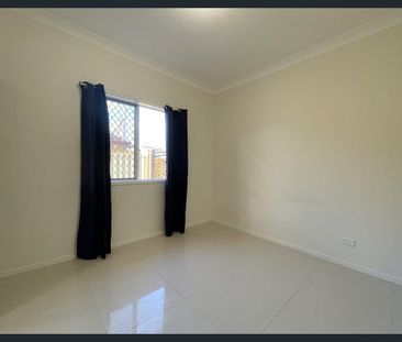 Private and Comfortable 3-Bedroom Back Unit in Inala - Photo 2
