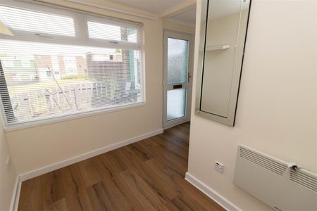 3 Bedroom House - End Terrace - Photo 3