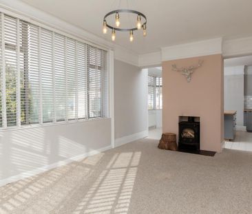 3 bedroom flat to rent - Photo 3