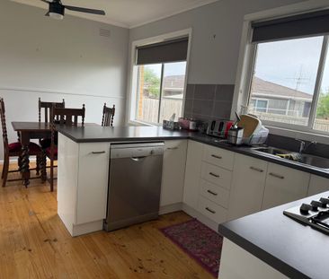 Neat, Comfortable Living with Fantastic Shedding - Photo 3