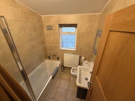 4 bedroom flat to rent - Photo 5