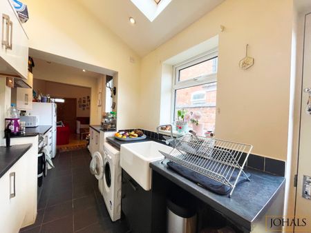 2 bed terraced house to rent in Clarendon Park Road, Leicester, LE2 - Photo 3