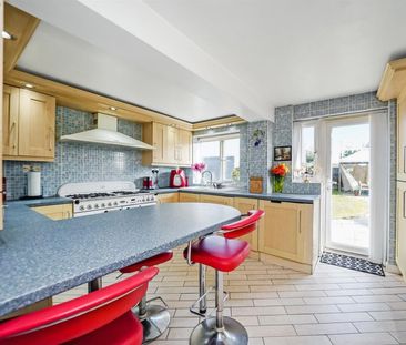 3 bedroom House To Let Total Size: 1140 SQ FT - Photo 6