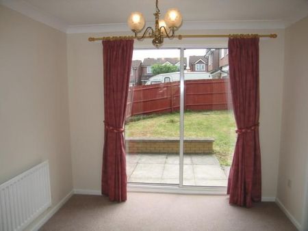 3 bedroom detached house to rent - Photo 2