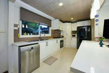 Comfortable Family Living in a Quiet Mooroolbark Location - Photo 5