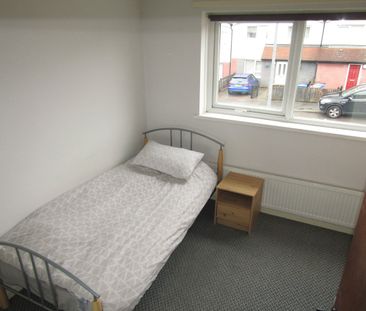 Room in a Shared House, Avebury Close, M7 - Photo 4