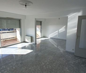 Location Appartement 4 pièces 94m² NICE 06200 - Photo 2