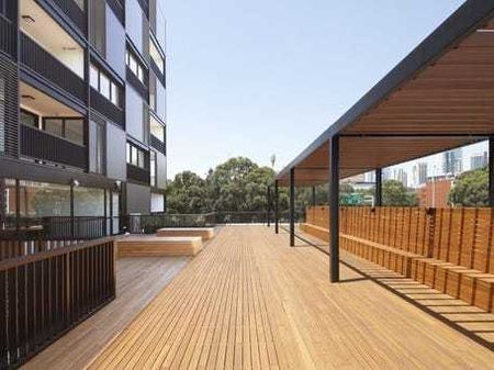 Modern Studio with Parking in the Popular "Harbour Mill" - Photo 2