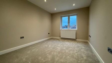 3 bedroom semi-detached house to rent - Photo 2