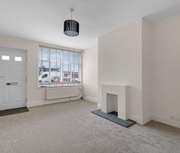 2 bedroom end of terrace house to rent - Photo 1