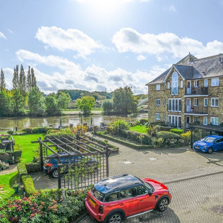 Swan Walk, Shepperton, TW17 - Photo 1