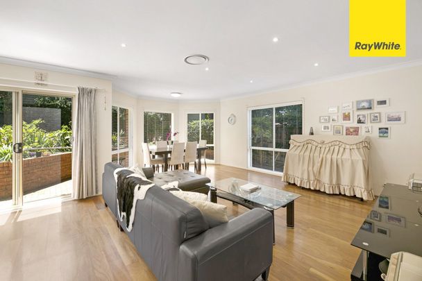 Grand Family Home in Prime Location - Photo 1