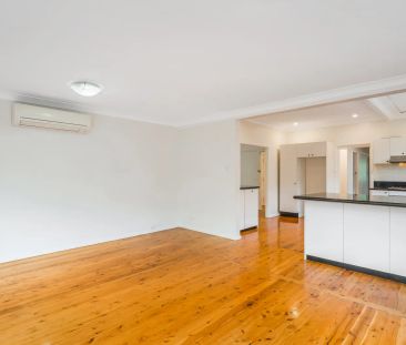 Beautiful Three Bedroom Home! - Photo 4