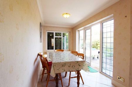 4 bedroom semi-detached house to rent - Photo 2