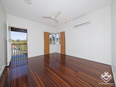 SPACIOUS 3 BEDROOM HOME 150M TO WESTFIELD - Photo 4