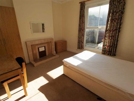 7 Bed - Bedford Park, Plymouth - Photo 3