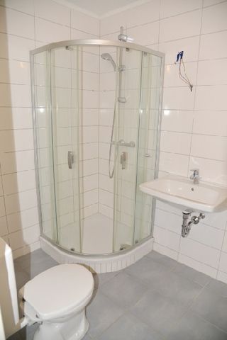 Top-Singlewohnung mit Parkmöglichkeit und schönem Ausblick - Photo 5