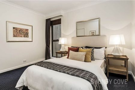 HYDE PARK LIFESTYLE | Furnished - Photo 4