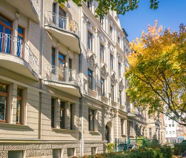 Dachgeschosswohnung mit Einbauküche - Foto 1