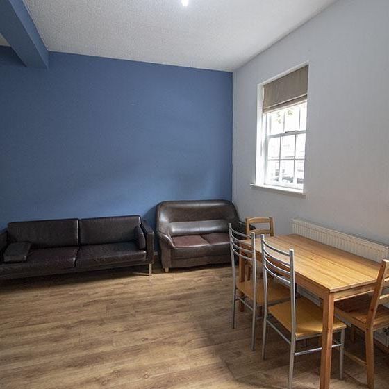 6 bedroom townhouse to rent - Photo 1