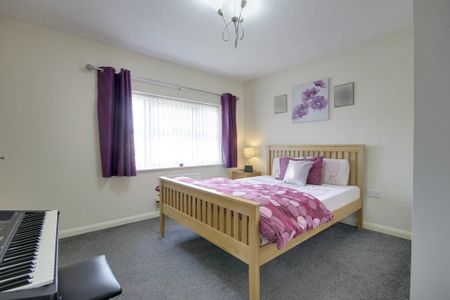 4 bedroom detached house to rent - Photo 4