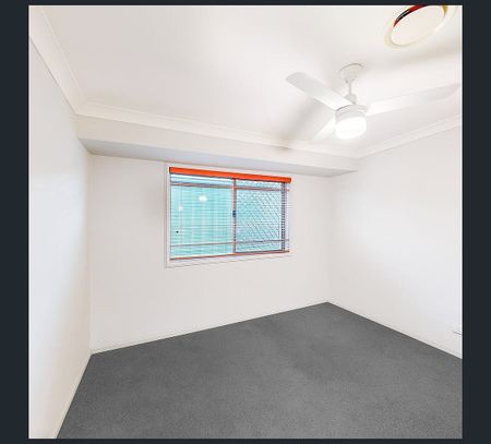 Spacious Family Home with Brand New Carpet and Ducted Air-Cons - Photo 3