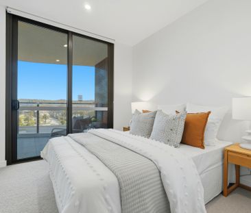 Luxury Waterfront Living in the Heart of Gosford - Photo 6
