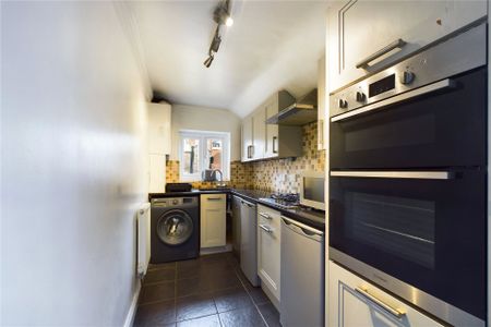 2 bedroom House in Waldeck Street, Berkshire - Photo 3