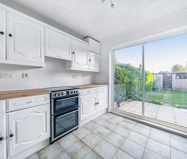 Terraced House to rent - Lullingstone Avenue, Swanley, BR8 - Photo 5