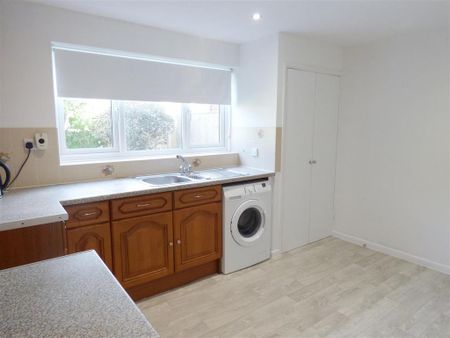 3 bedroom semi-detached house to rent - Photo 4