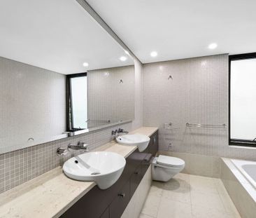 Exclusive Oversized Residence Framed by Harbour Bridge Views - Photo 5