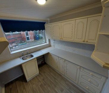 2 bedroom semi-detached house to rent - Photo 6