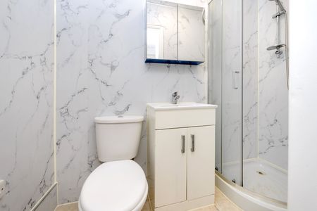 66 Warwick Road, SW5 - Photo 3