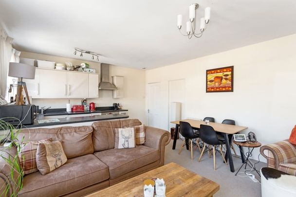 2 bedroom flat to rent - Photo 1