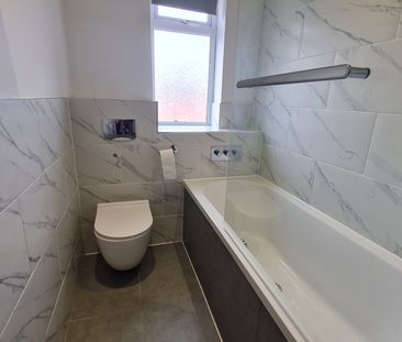 New Road, Wakefield, Middlestown - Photo 2