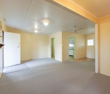 Large house with plenty of storage and room for entertaining! - Photo 1