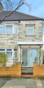 3 bedroom semi-detached house to rent - Photo 3