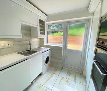 Greenleas, Camberley - 4 bedrooms Property for lettings - Seymours - Photo 6