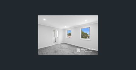 Modern Three Bedroom Townhouse - Photo 2