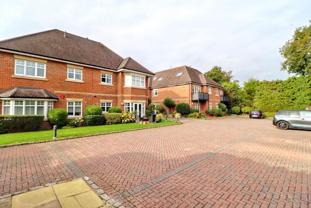2 bedroom ground floor flat to rent - Photo 1