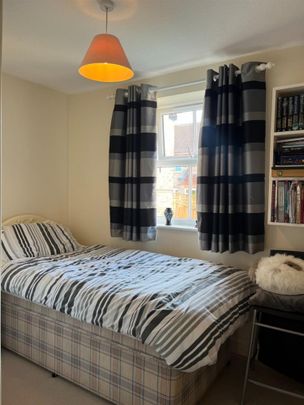 2 bedroom Flat To Let - Photo 1